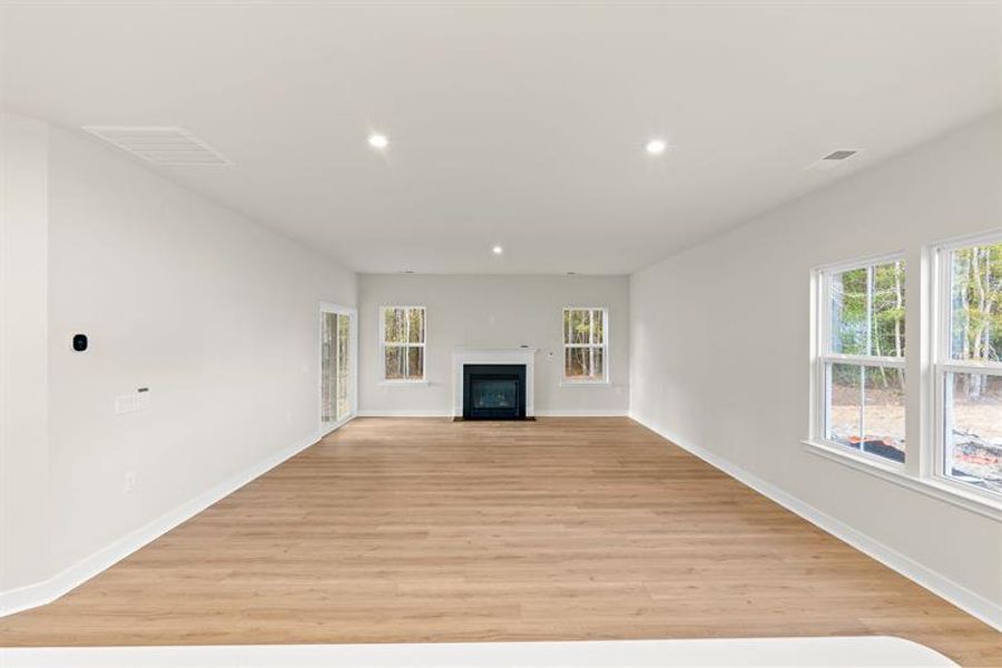 Spacious, unfurnished interior of a new home in Lakes at Riverbend Single Family Homes, Navassa (Image 8).