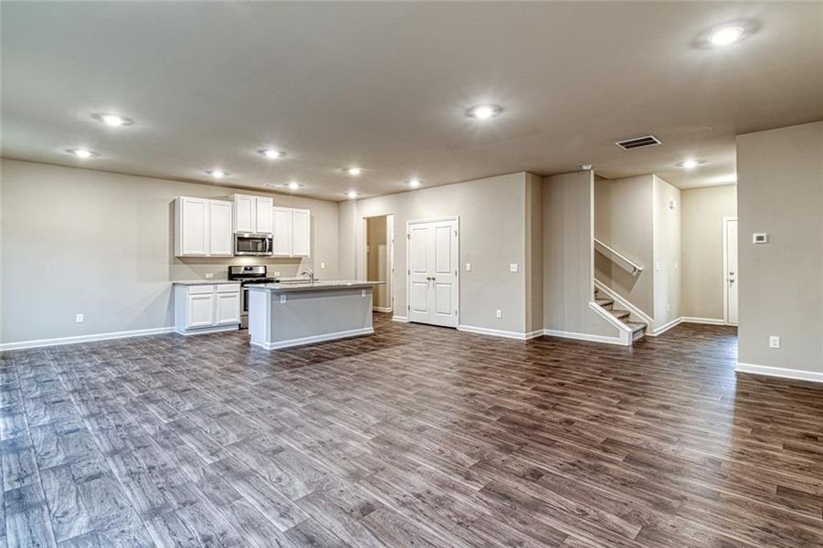 Spacious, unfurnished interior of a new home in Crofton Place Enclave, Snellville (Image 22).