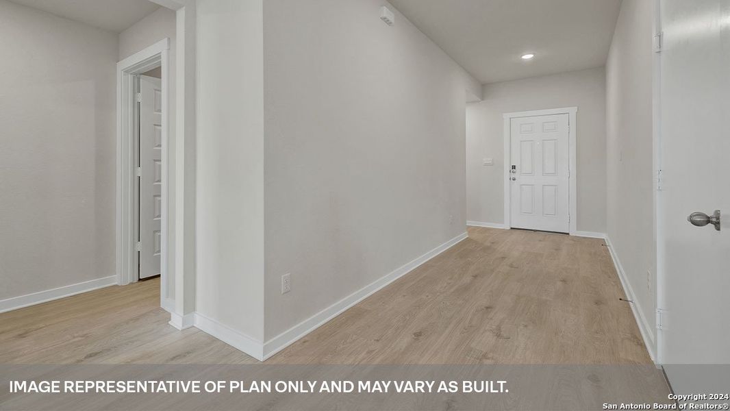 Spacious, unfurnished interior of a new home in Sonoma Oaks, Fredericksburg (Image 13).
