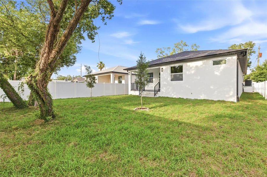 Exterior details and patio area of a home in , Tampa (Image 3).