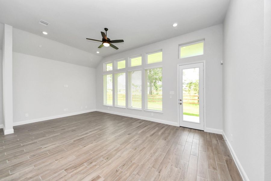 Spacious, unfurnished interior of a new home in Timber Hollow: Heritage Collection, Magnolia (Image 27).