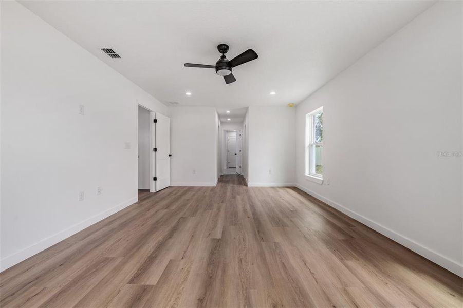 Spacious, unfurnished interior of a new home in , Dade City (Image 30).