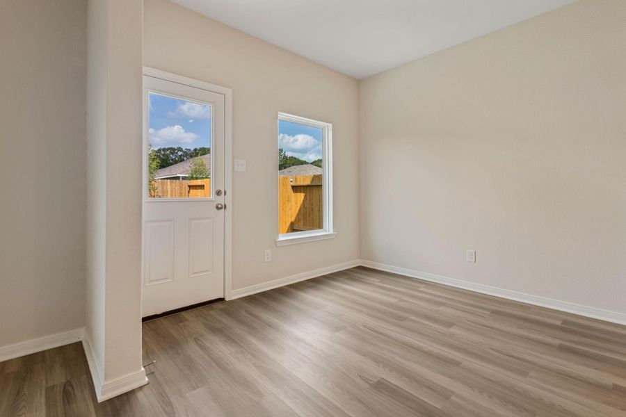 Spacious, unfurnished interior of a new home in Pinewood Trails, Cleveland (Image 15).