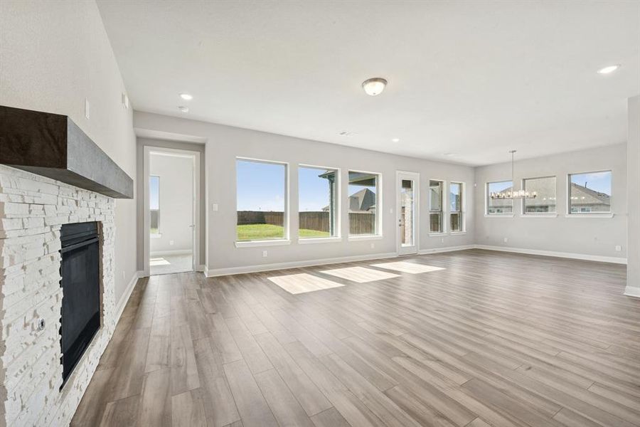 Spacious, unfurnished interior of a new home in Myrtle Creek, Waxahachie (Image 24).