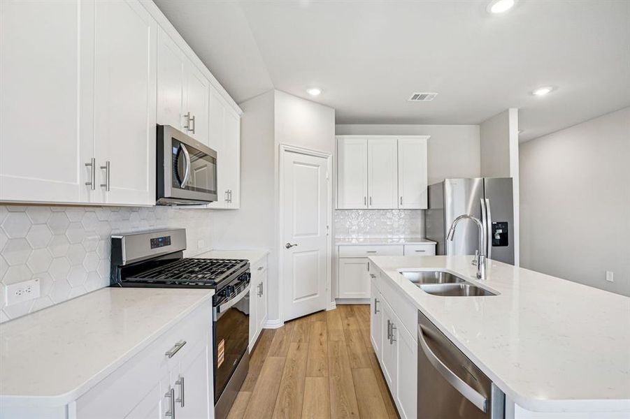 Photo is not of the actual home, but is an inspirational photo of builder’s model home and may depict options, furnishings, and/or decorator features that are not included. Photo is not of the actual home, but is an inspirational photo of builder’s model home and may depict options, furnishings, and/or decorator features that are not included.