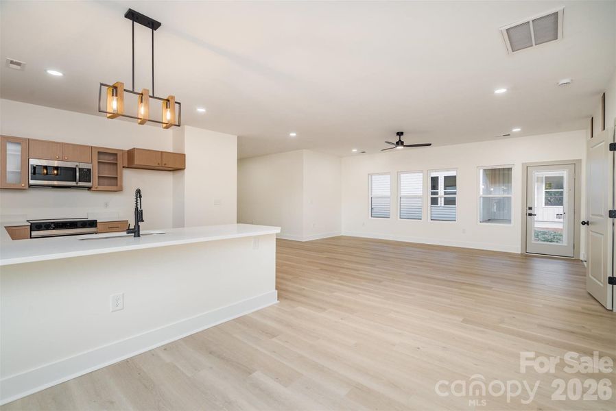 Spacious, unfurnished interior of a new home in , Shelby (Image 20).