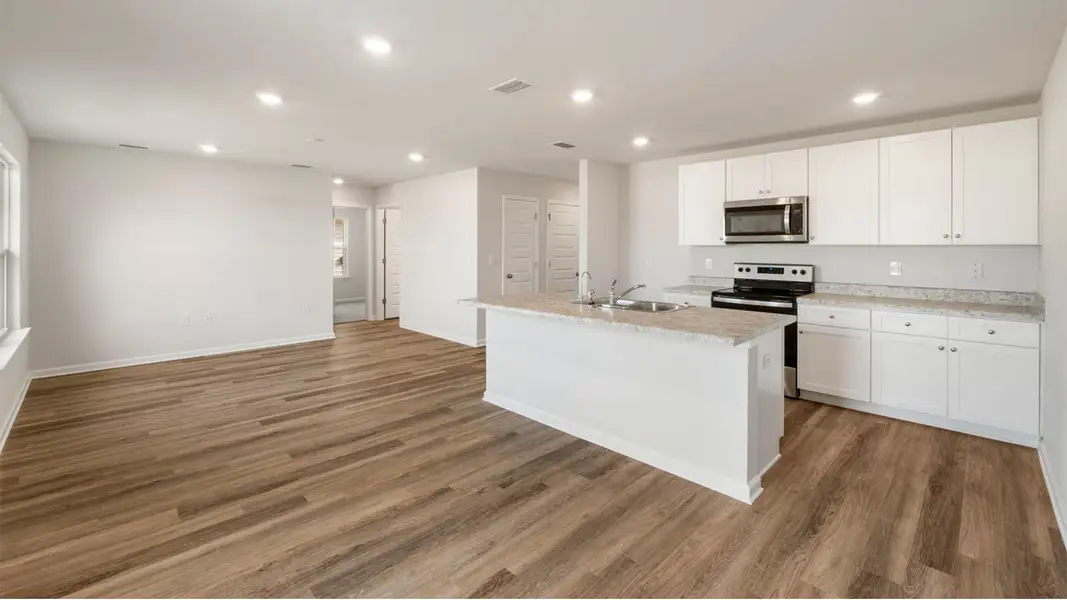 Furnished interior view inside a new home in Liberty, Panama City (Image 5).