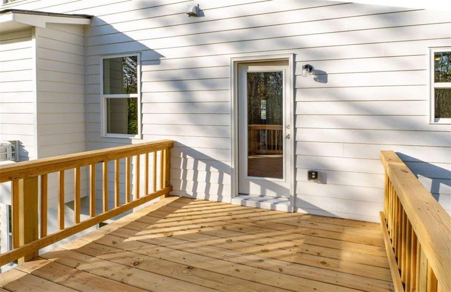 Exterior details and patio area of a home in Creekside Landing, Dallas (Image 3). Exterior details and patio area of a home in Creekside Landing, Dallas (Image 3).