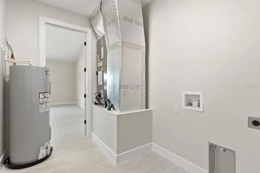 Furnished interior view inside a new home in , Dunnellon (Image 9).