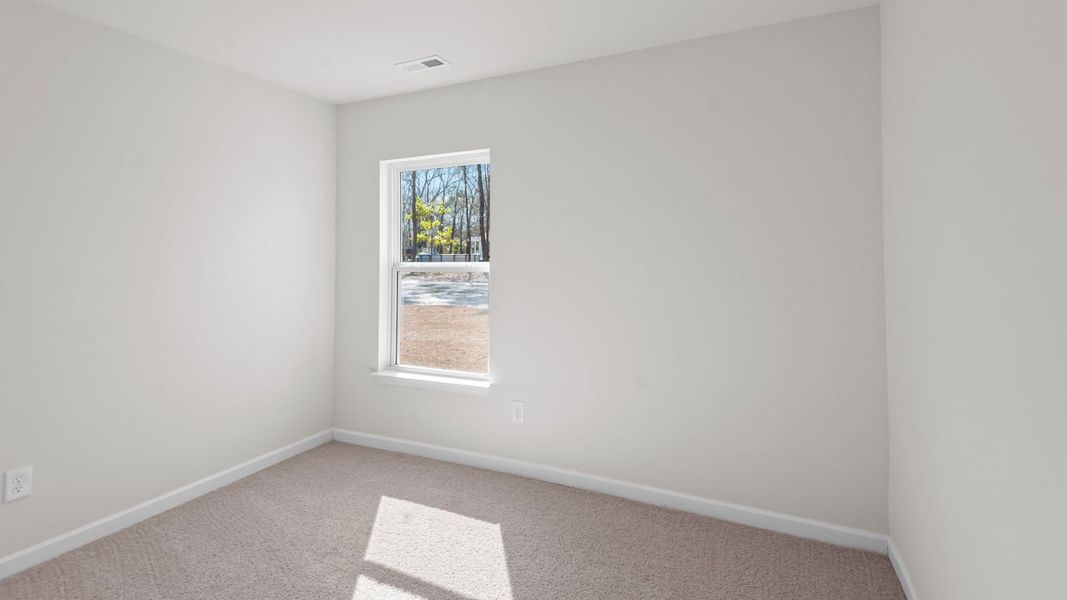 Spacious, unfurnished interior of a new home in Blair Ridge, La Grange (Image 11).