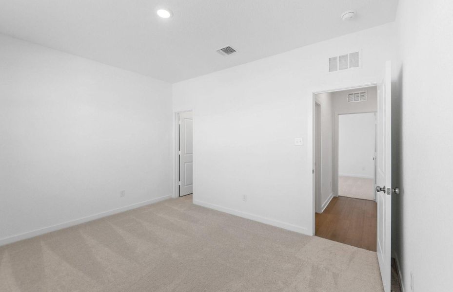 Spacious, unfurnished interior of a new home in Skyview, Belton (Image 13).