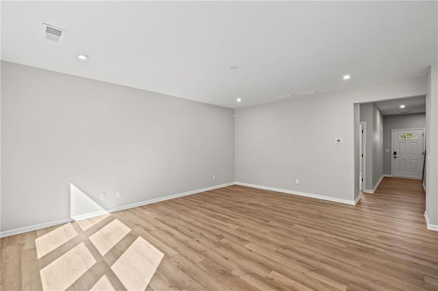 Spacious, unfurnished interior of a new home in Sage Woods, Dallas (Image 30).