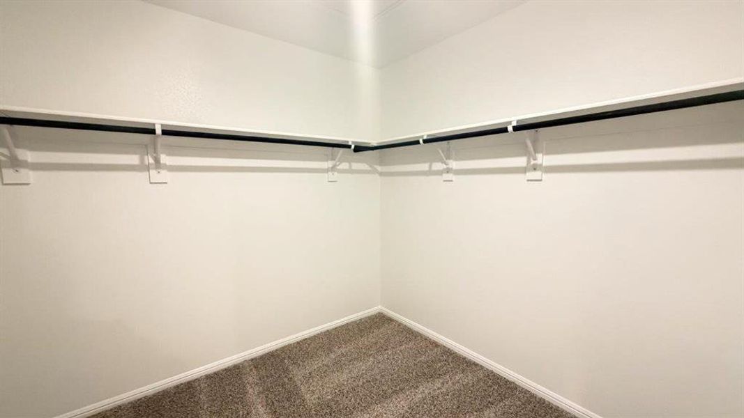 Spacious, unfurnished interior of a new home in Meadowbrook Estates, Cleburne (Image 13).