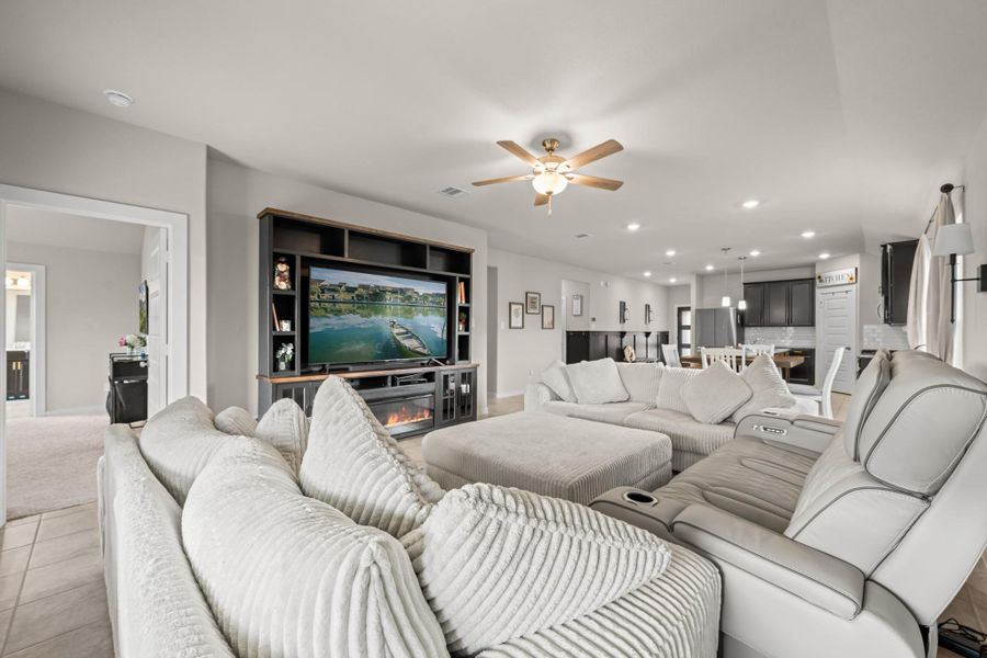 Furnished interior view inside a new home in Sierra Vista, Iowa Colony (Image 20).