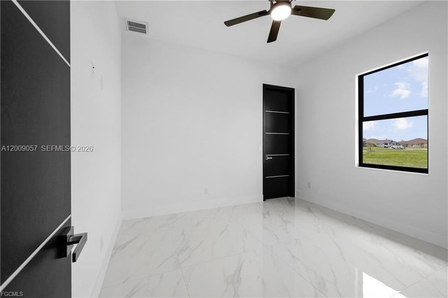 Spacious, unfurnished interior of a new home in , Cape Coral (Image 41).