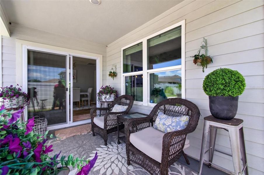 Exterior details and patio area of a home in Briarwood, Alachua (Image 4).