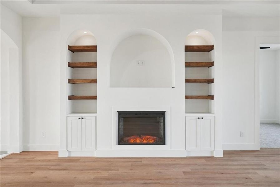 Furnished interior view inside a new home in , Waxahachie (Image 10).