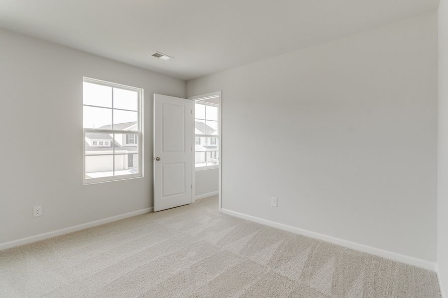 Spacious, unfurnished interior of a new home in Winston Point, Gilbert (Image 29).
