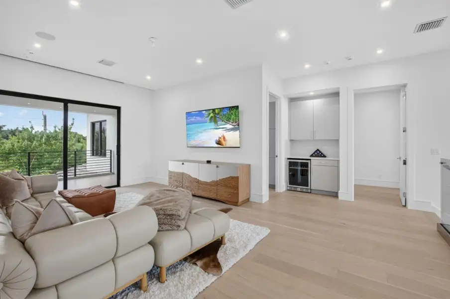 2ND FLOOR LOFT