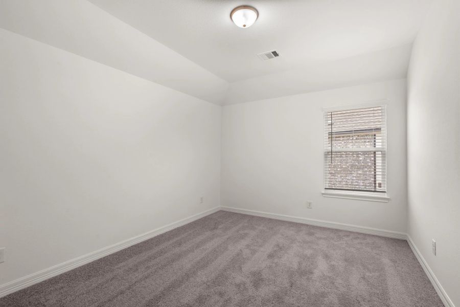 Spacious, unfurnished interior of a new home in Sunterra Lakes, Brookshire (Image 11).