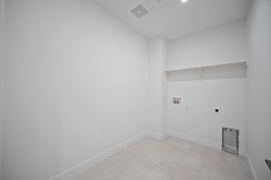 Spacious, unfurnished interior of a new home in Jackson Creek, Monument (Image 30).