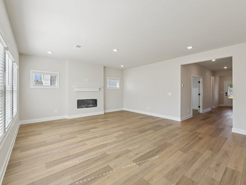 Spacious, unfurnished interior of a new home in River Pointe, Monroe (Image 13).