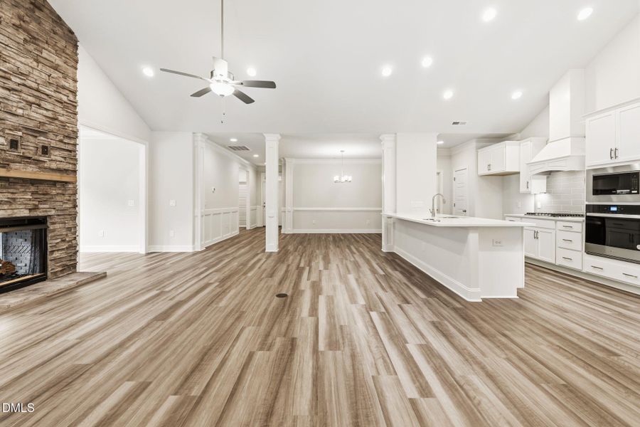 20-web-or-mls-DSC00389 20-web-or-mls-DSC00389