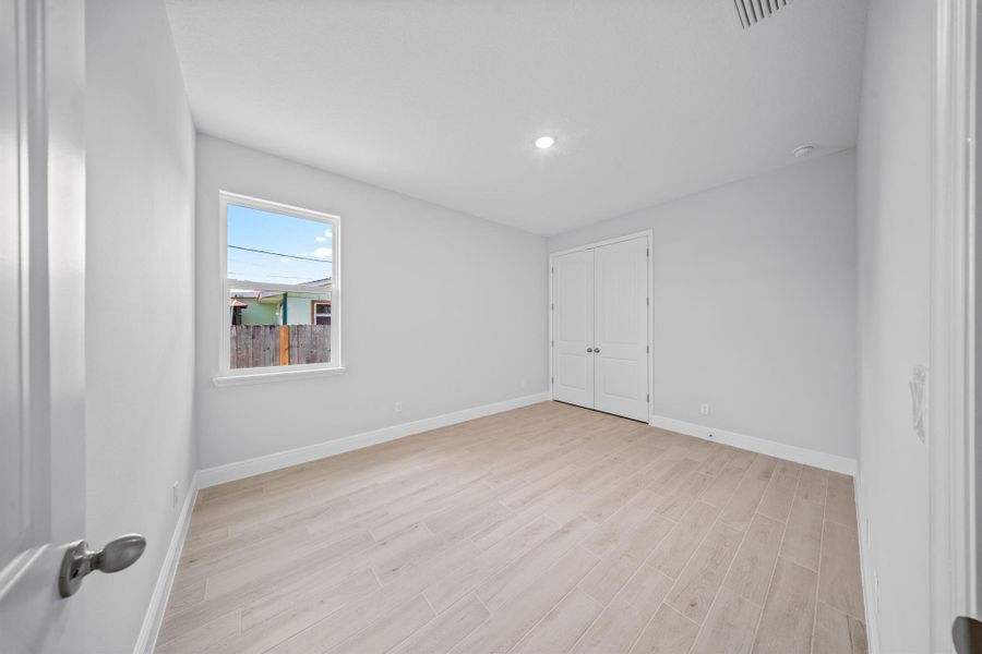 Spacious, unfurnished interior of a new home in , Port St. Lucie (Image 12).