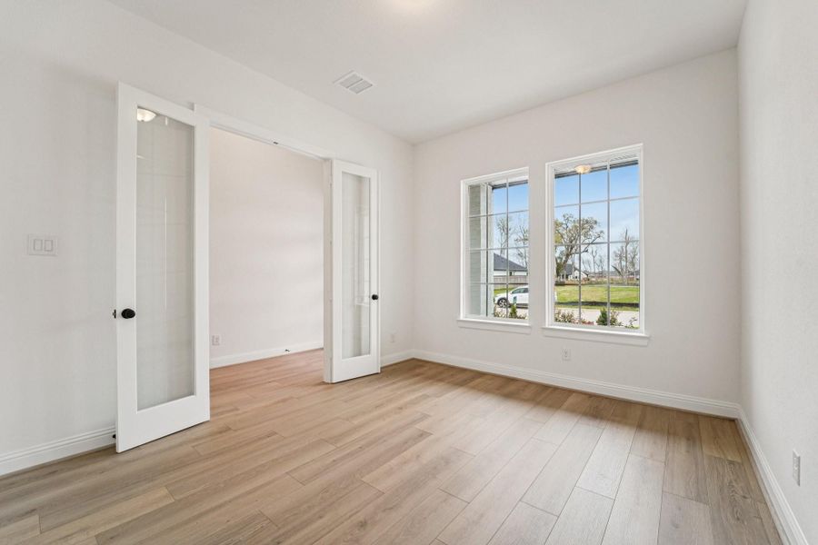 Spacious, unfurnished interior of a new home in Sienna 65', Missouri City (Image 28).