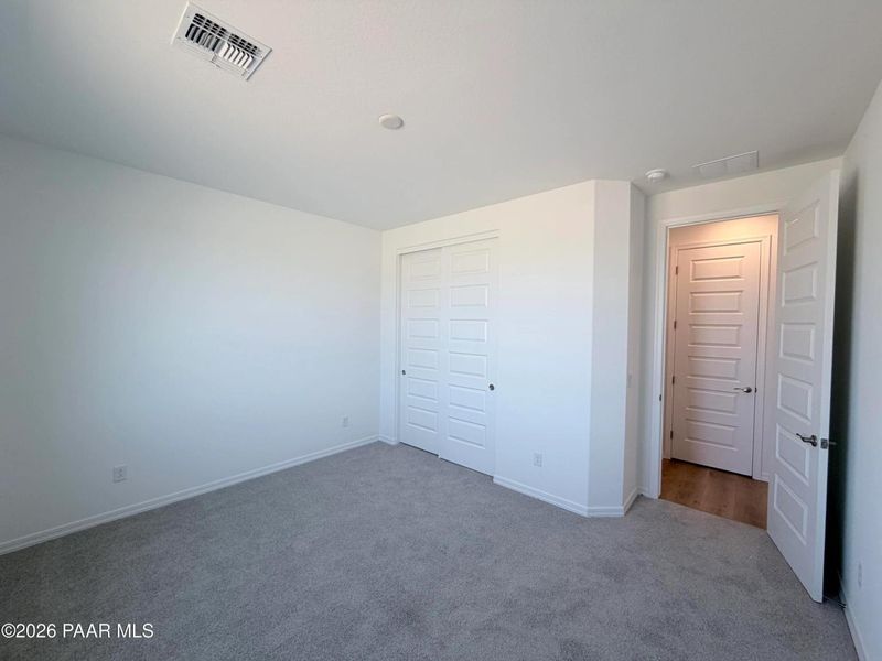 Spacious, unfurnished interior of a new home in North Ridge at Pronghorn Ranch, Prescott Valley (Image 26).