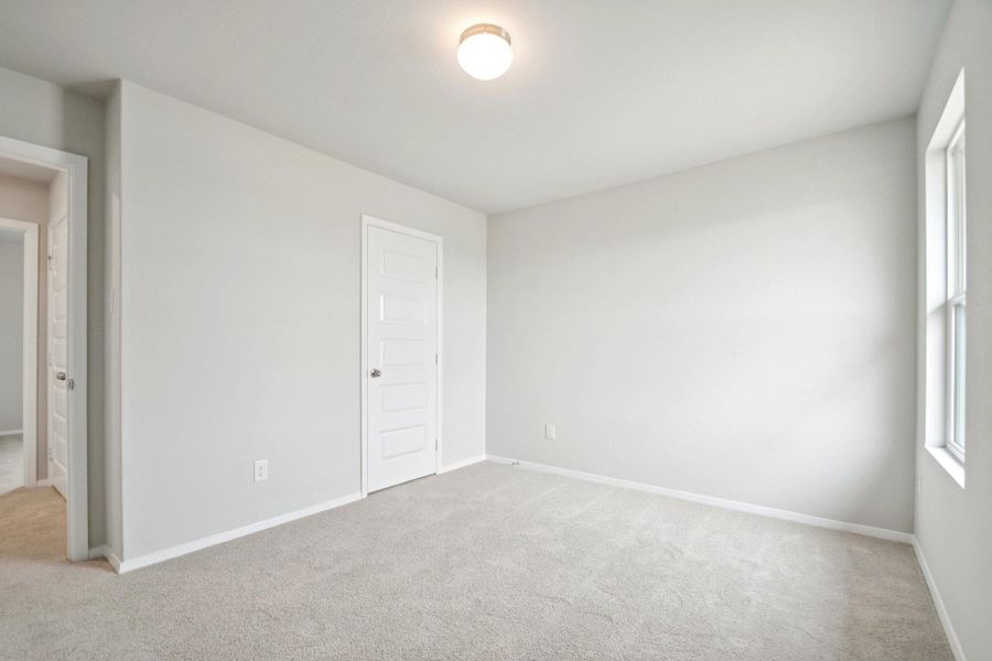 Spacious, unfurnished interior of a new home in Cloverleaf, Austin (Image 29).