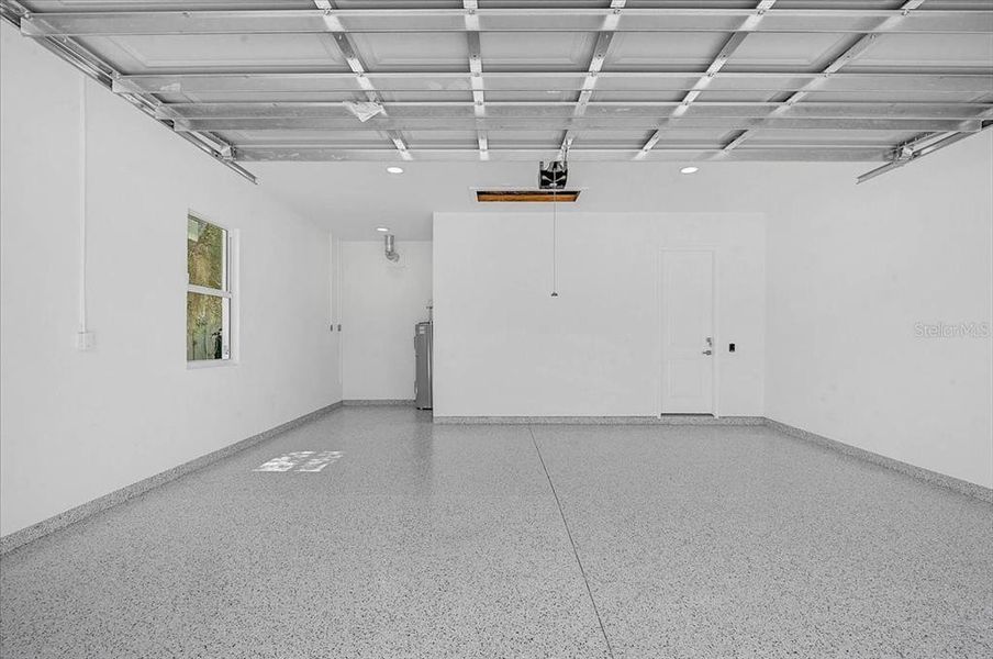 Spacious, unfurnished interior of a new home in , North Port (Image 17).