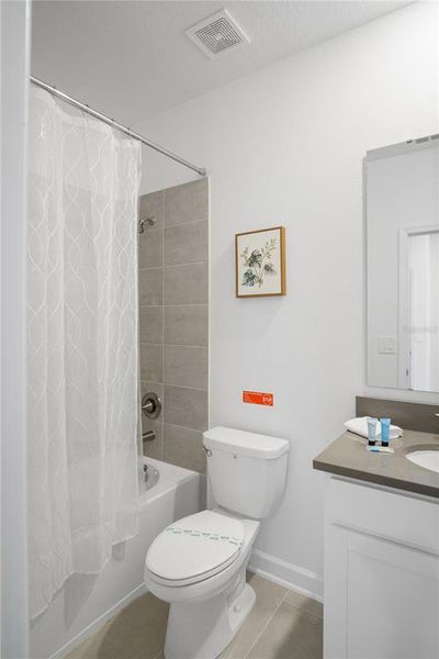 Furnished interior view inside a new home in , Davenport (Image 7).