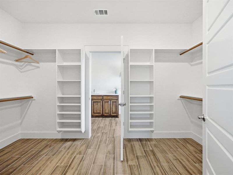 Spacious, unfurnished interior of a new home in , Weatherford (Image 21).