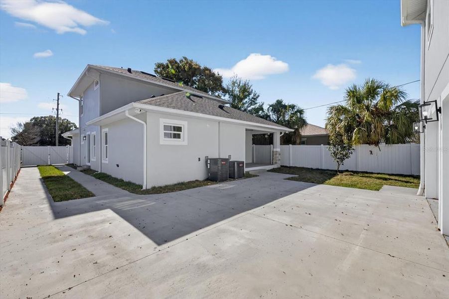 Exterior details and patio area of a home in , St. Petersburg (Image 39).