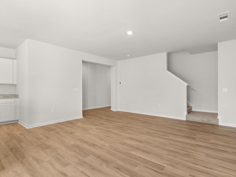 Spacious, unfurnished interior of a new home in Rolling Meadows, Jasper (Image 21).