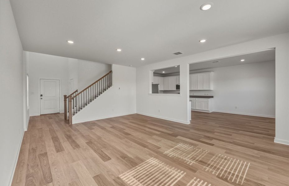 Spacious, unfurnished interior of a new home in Sunfield, Buda (Image 35).