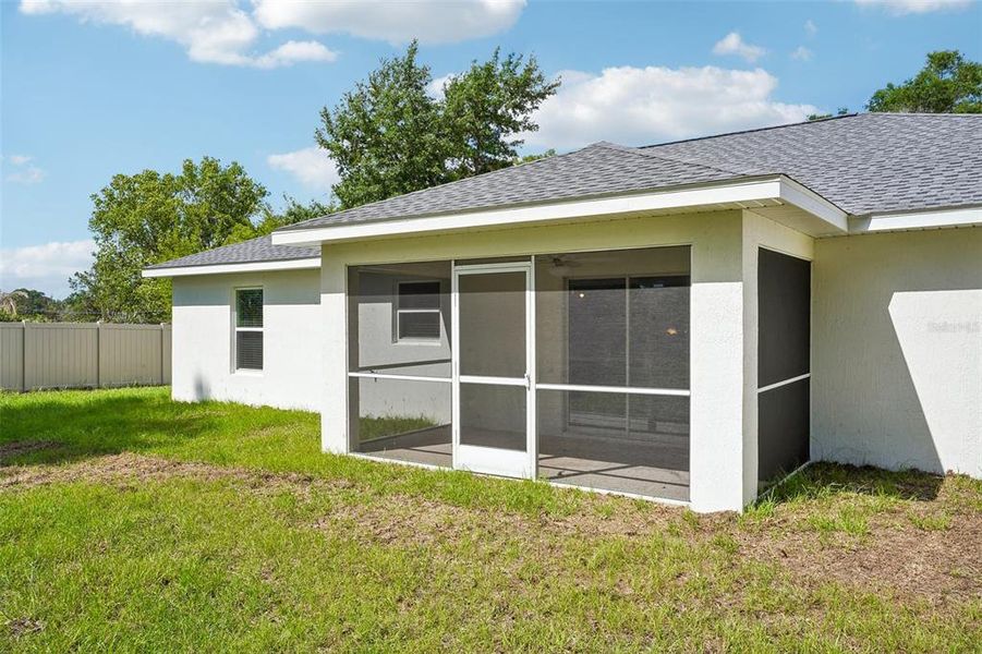 Exterior details and patio area of a home in , Dunnellon (Image 35).