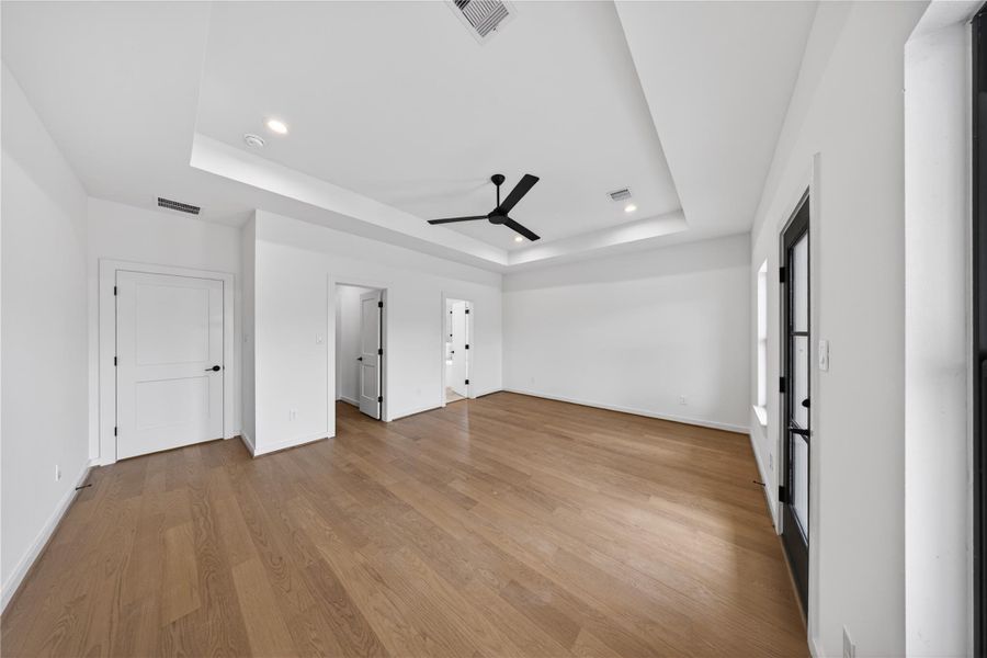 Spacious, unfurnished interior of a new home in , Houston (Image 19).