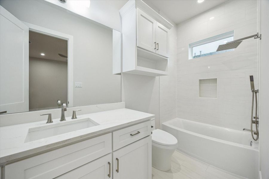 Second bath on the second floor. Second bath on the second floor.