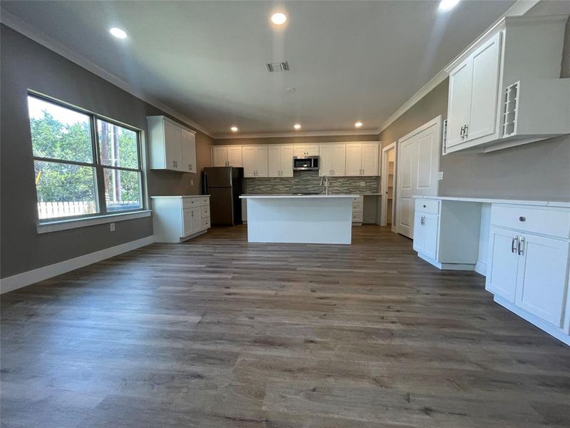 Spacious, unfurnished interior of a new home in , Granbury (Image 9). Spacious, unfurnished interior of a new home in , Granbury (Image 9).