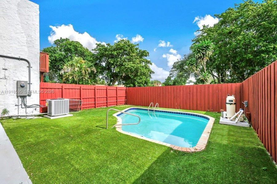 Exterior details and patio area of a home in , Fort Lauderdale (Image 3).
