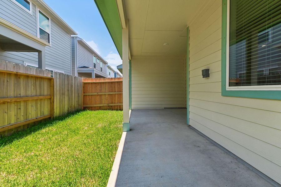 Exterior details and patio area of a home in Kemah Crossing - City Series, Kemah (Image 3).