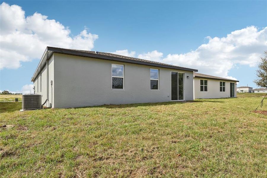 Exterior details and patio area of a home in Bradbury Creek - Signature Series, Haines City (Image 24).