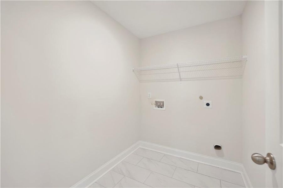 Spacious, unfurnished interior of a new home in , Sugar Hill (Image 9).