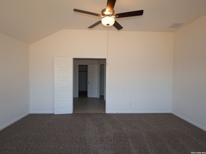 Spacious, unfurnished interior of a new home in Chaparral Ranch, Floresville (Image 25).