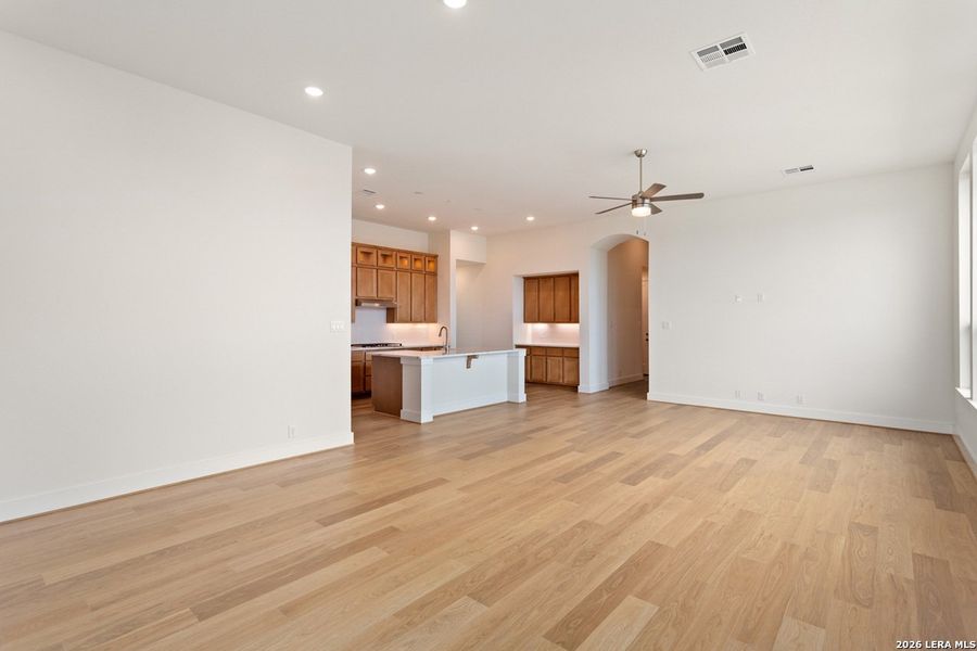Spacious, unfurnished interior of a new home in Homestead, Schertz (Image 25).
