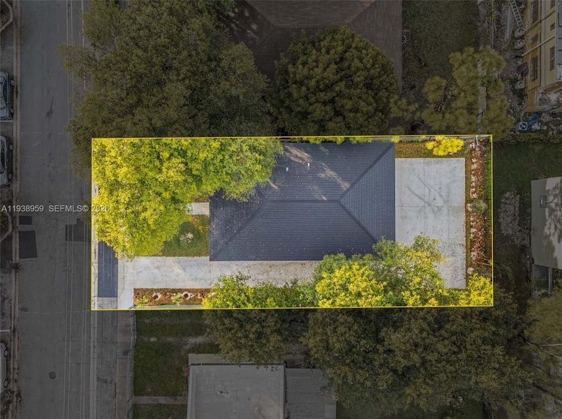 Exterior details and patio area of a home in , Miami (Image 23).