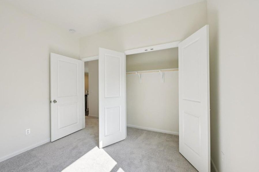Spacious, unfurnished interior of a new home in Willow Springs, Buda (Image 14).