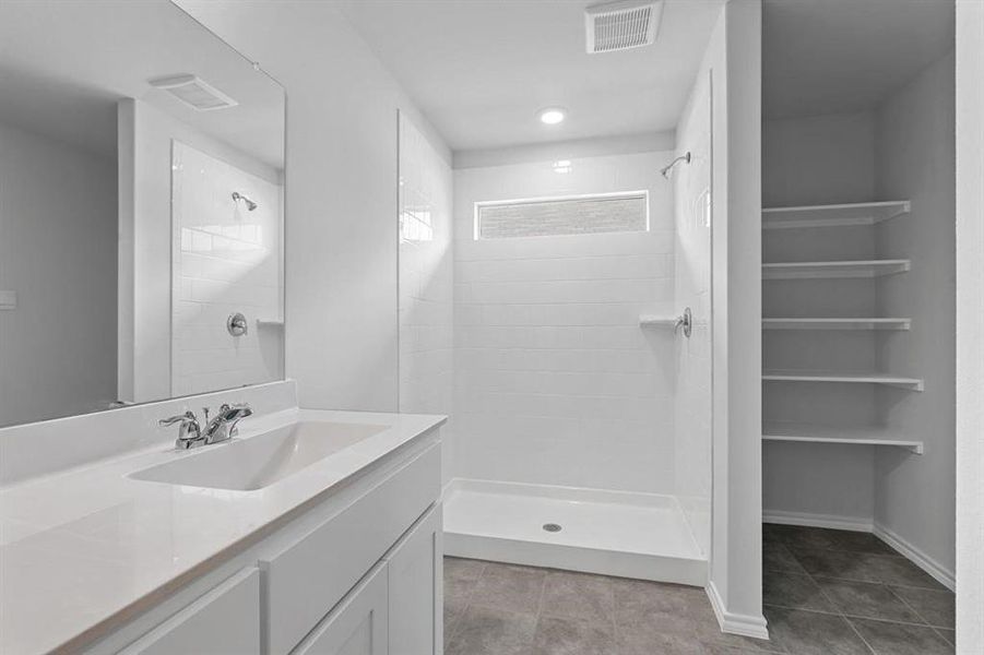 Furnished interior view inside a new home in , Fort Worth (Image 6).